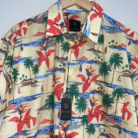 NWT Men's Hawaiian Floral Button-down Shirt - Picture 3 of 4